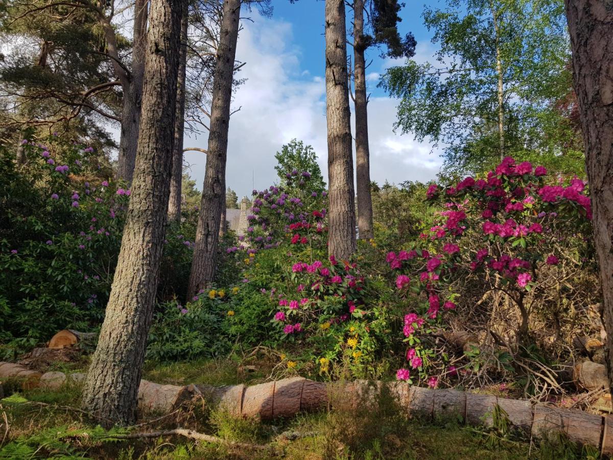 Cambus O' May Traditional Highland Hotel Балатър Екстериор снимка
