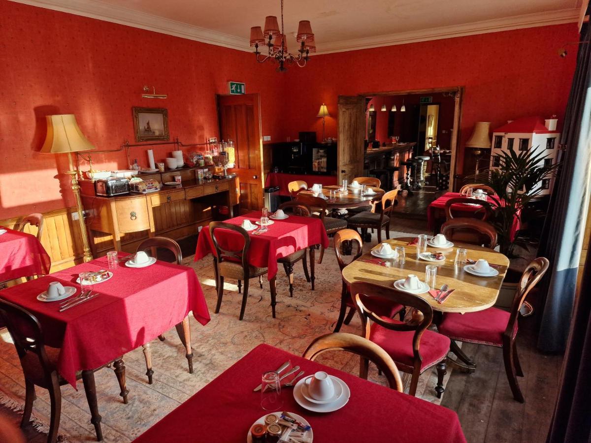 Cambus O' May Traditional Highland Hotel Балатър Екстериор снимка