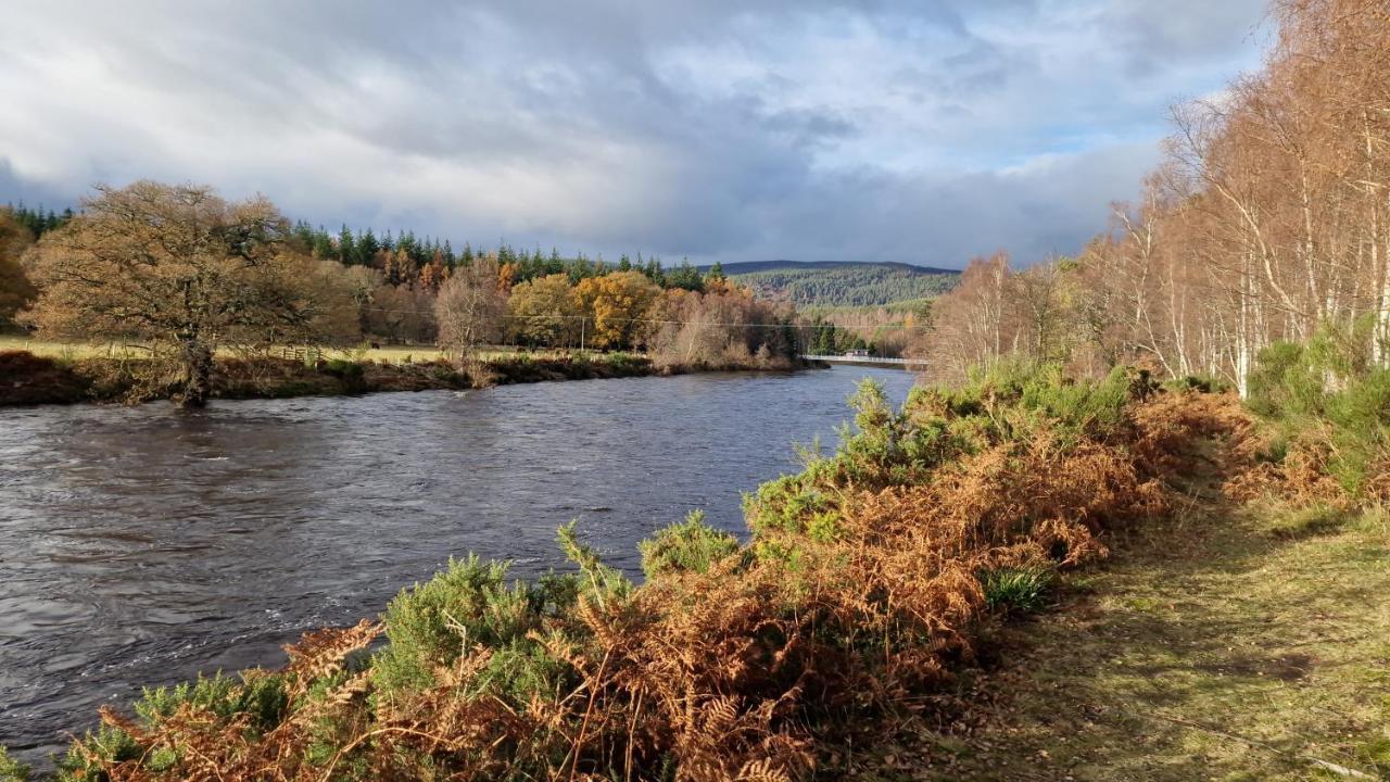 Cambus O' May Traditional Highland Hotel Балатър Екстериор снимка