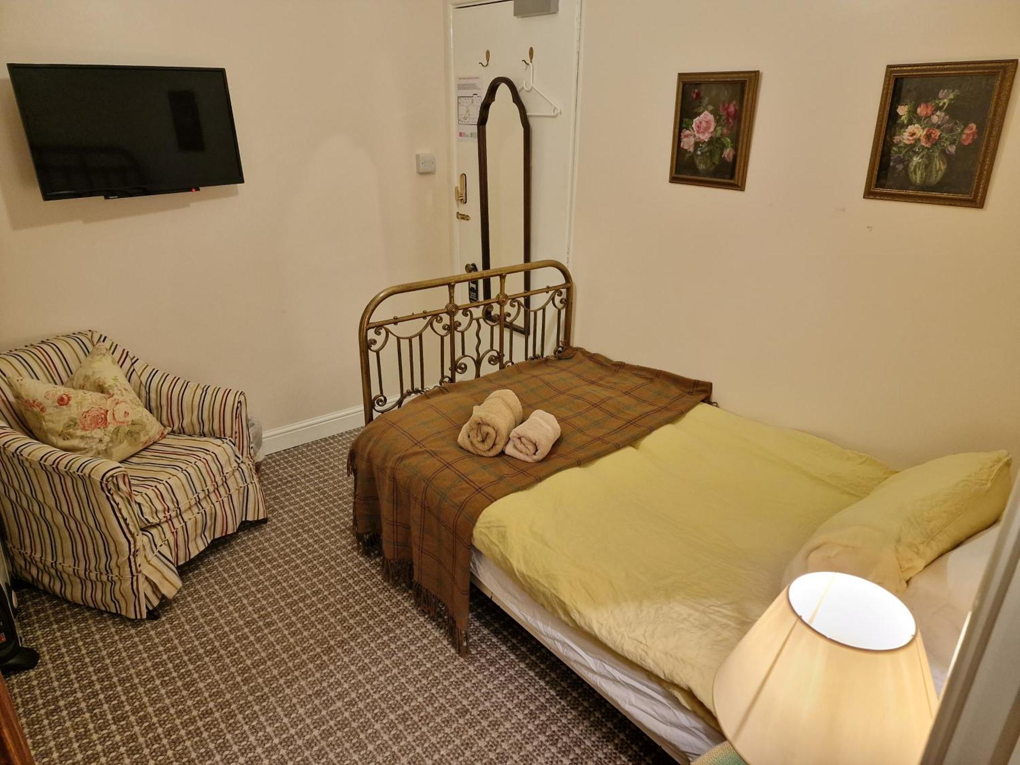 Cambus O' May Traditional Highland Hotel Балатър Стая снимка