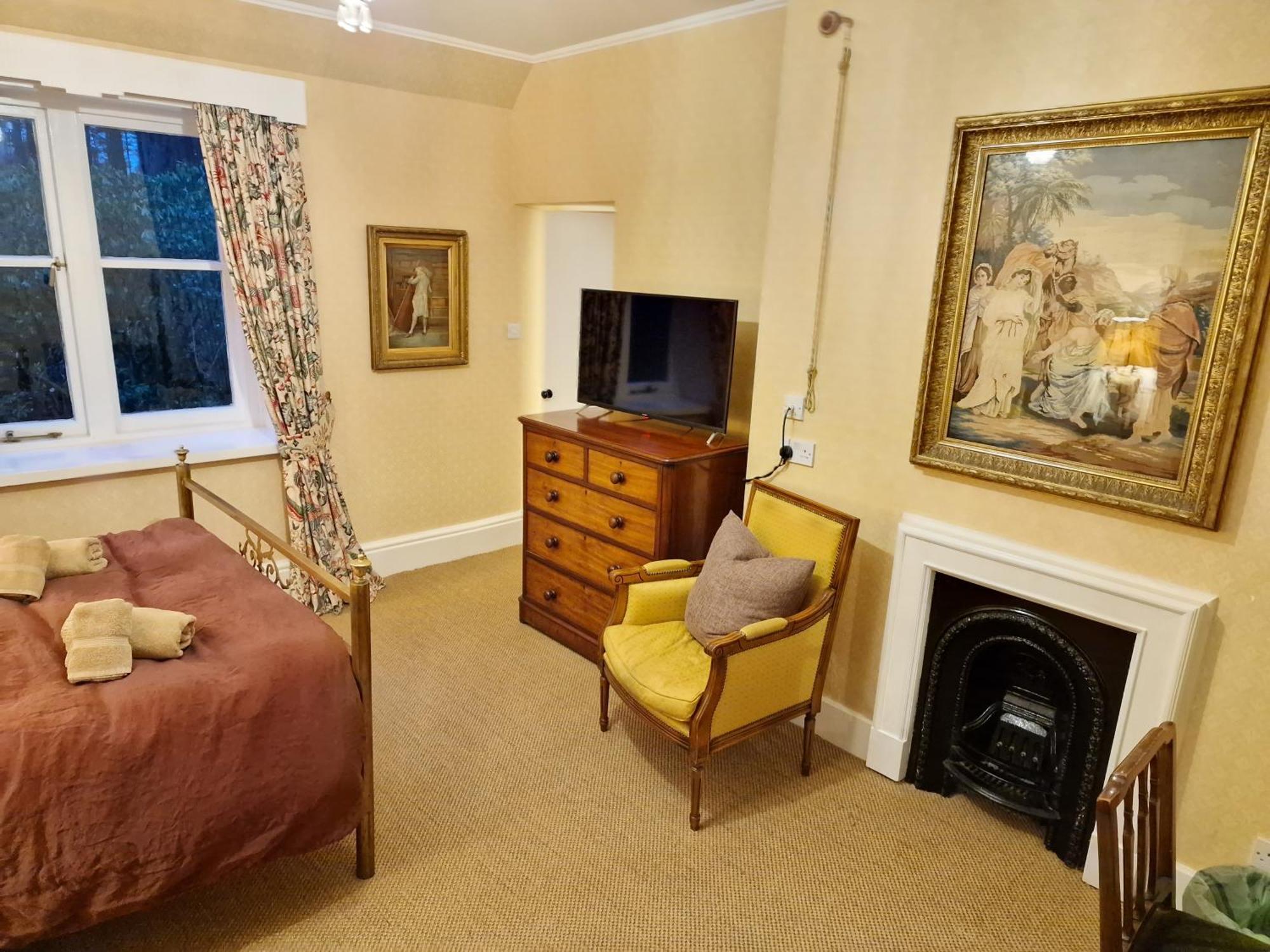 Cambus O' May Traditional Highland Hotel Балатър Стая снимка