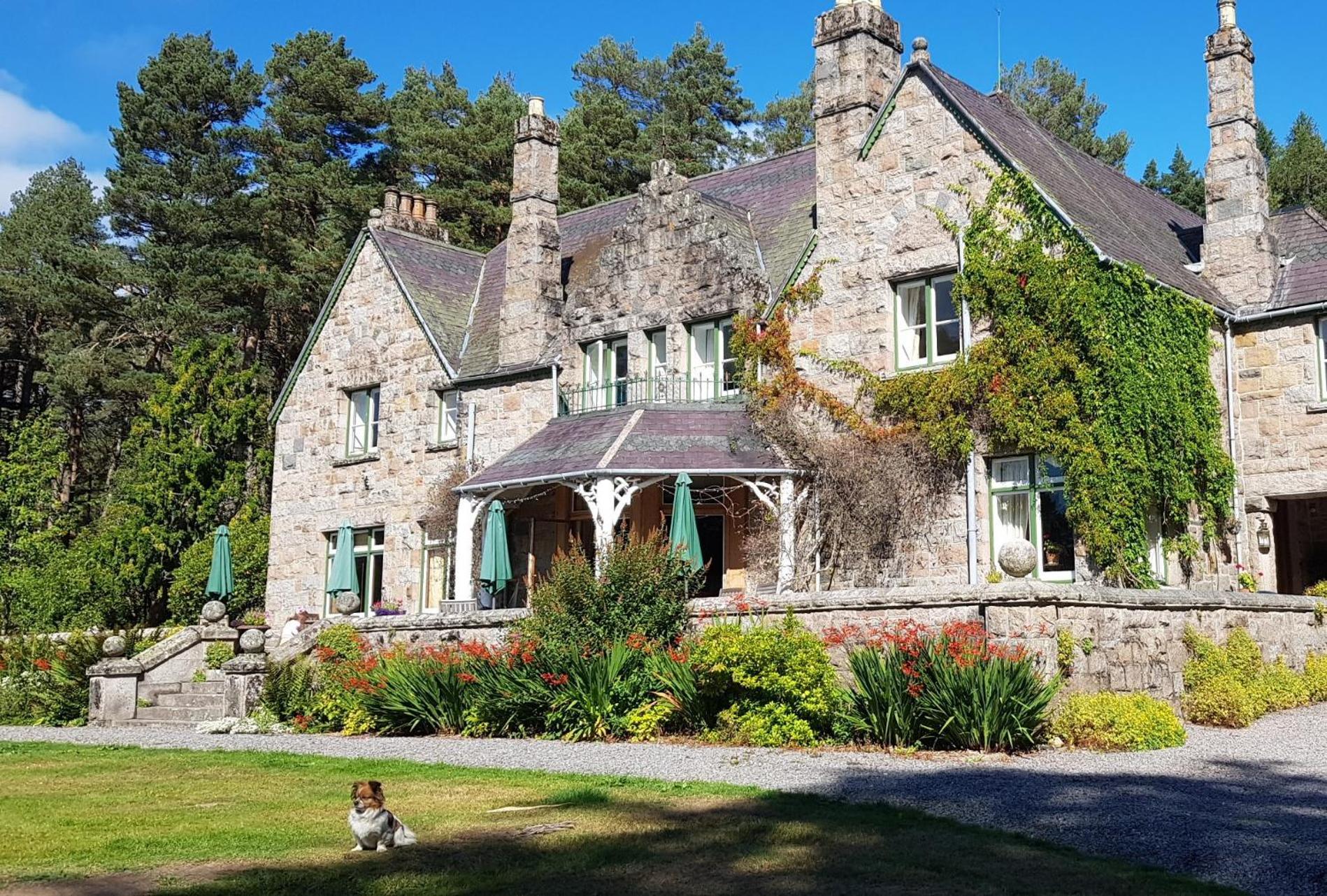 Cambus O' May Traditional Highland Hotel Балатър Екстериор снимка