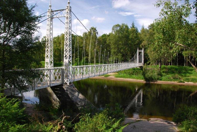 Cambus O' May Traditional Highland Hotel Балатър Екстериор снимка
