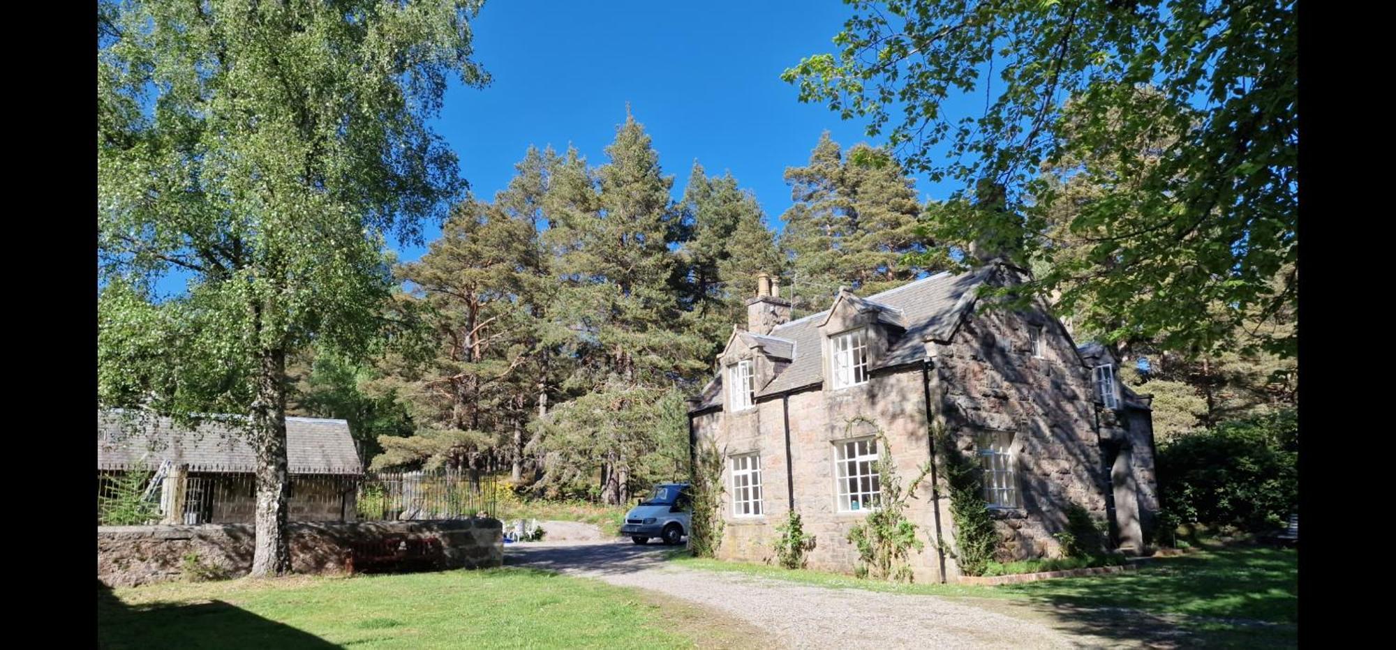 Cambus O' May Traditional Highland Hotel Балатър Стая снимка